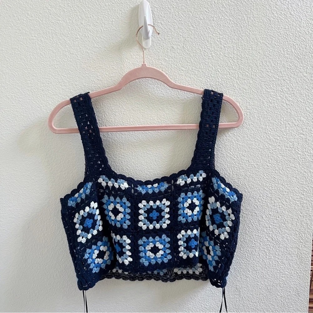 Sincerely Jules Womens‎ Blue Crochet Granny Square Crop Tank Top Size Medium NWT - Picture 5 of 6